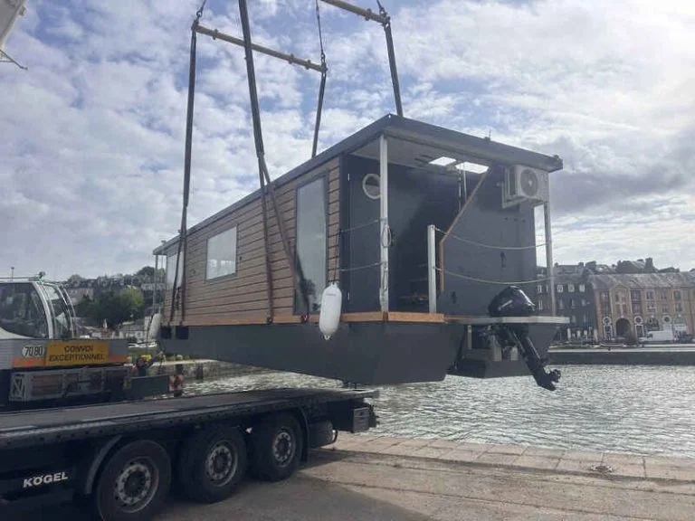 mise à l'eau house boat l'Île flottante